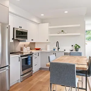 Modern Two Story Townhouse Near Light Rail Apartment